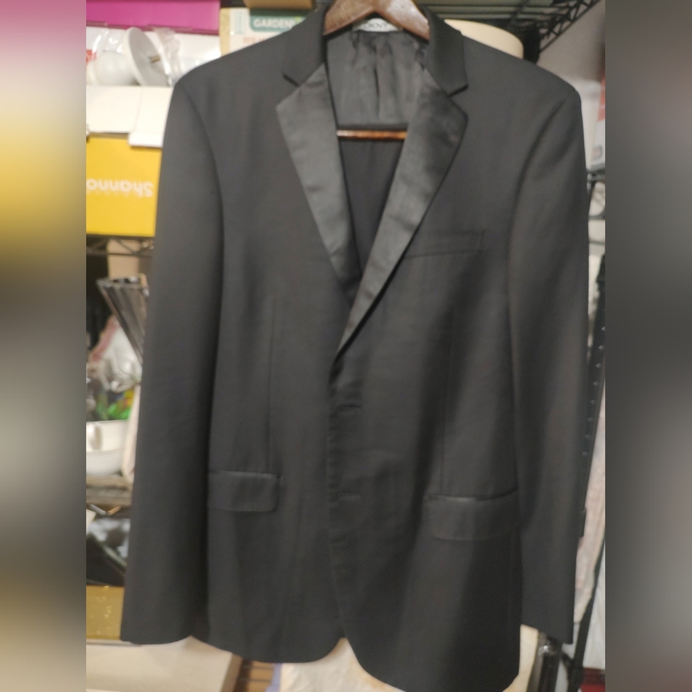 Classic Black Men's Tuxedo Size 42 Long